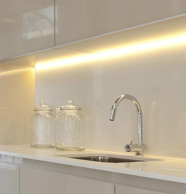 Waterevolution Flow bateria kuchenna chromowana z wyciąganą wylewką T15501