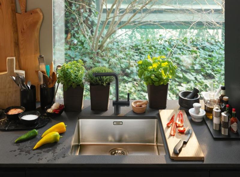 Franke Atlas Neo kran kuchenny z obrotową wylewką, szczotkowany matowy czarny 115.0550.424