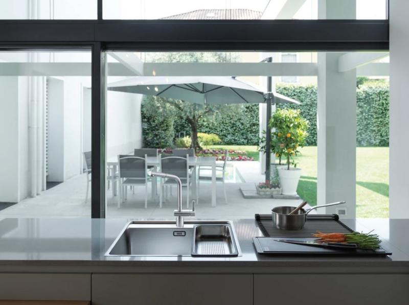 Franke RVS szczotkowany kran kuchenny Atlas Neo z wysuwanym wylewkiem inox 115.0521.438