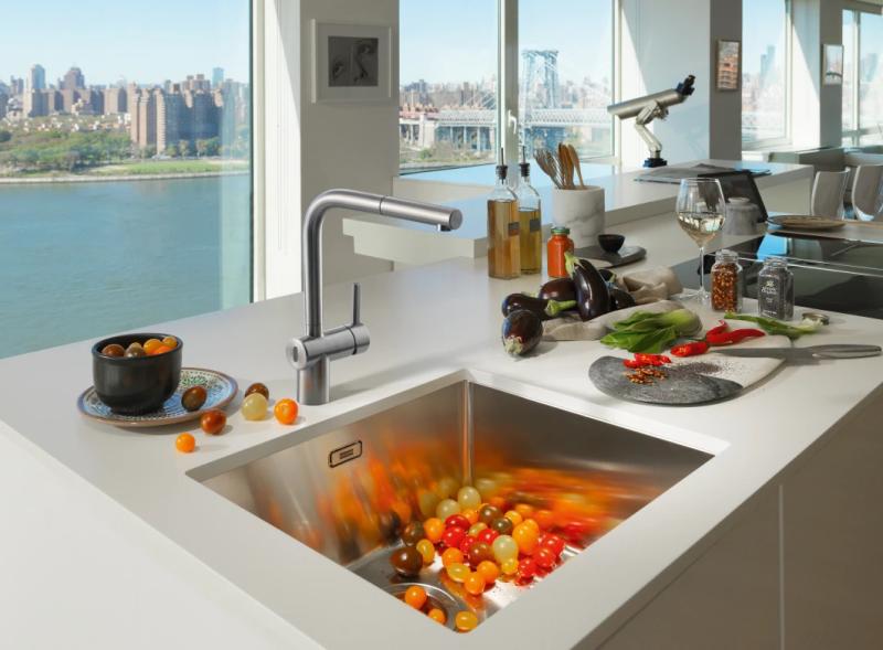 Franke szczotkowana stal nierdzewna sensorowa bateria kuchenna Atlas Neo z wyciąganą wylewką inox 115.0625.523