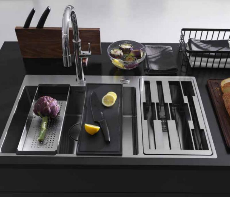 Franke Box Center BWX220-54-27 zlewozmywak ze stali nierdzewnej z prawej strony z deską do krojenia, zestawem noży i koszem drucianym 86x51cm 127.0587.644