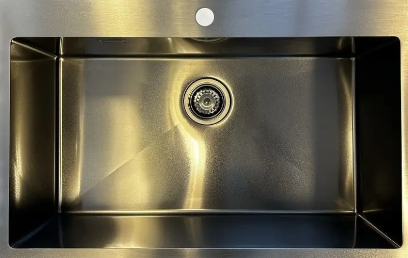 Ausmann Turt duża metalowa zlewozmywak w kolorze antracytowym PVD 79x50mm z otworem na kran, montaż podblatowy, montaż płaski i montaż na wierzchu 1208956940