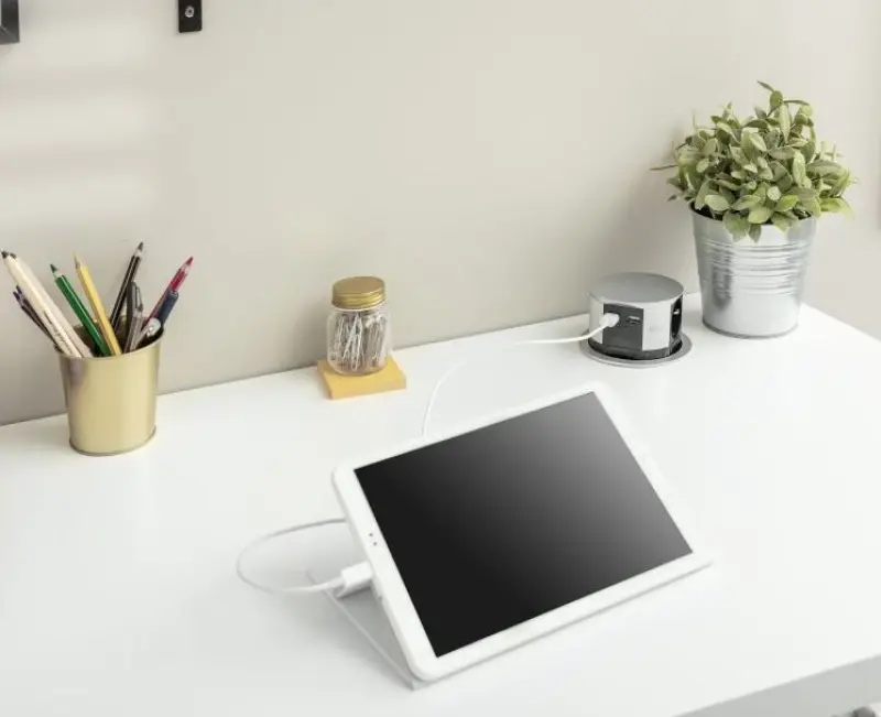 Indux Push zanurzalne srebrne gniazdo kuchenne w blacie z 3 gniazdami i 2 x USB 1208957412