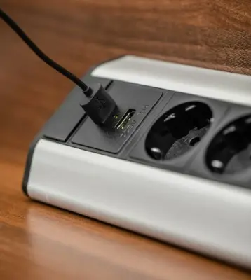 Indux Corner narożny gniazdo kuchenne z 3 gniazdkami z uziemieniem i 2 ładowarkami USB 1208957431