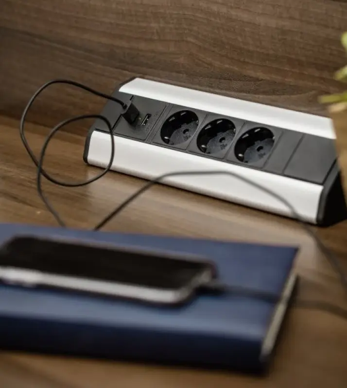 Indux Corner narożny gniazdo kuchenne z 3 gniazdkami z uziemieniem i 2 ładowarkami USB 1208957431