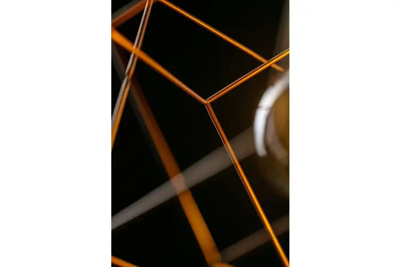 Dekor Rosa gouden geometrische hanglamp bestaande uit 2 messing kubussen 3376