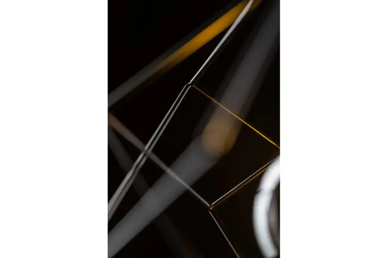 Dekor Rosa czarna geometryczna lampa wisząca składająca się z 2 czarnych kostek 3437