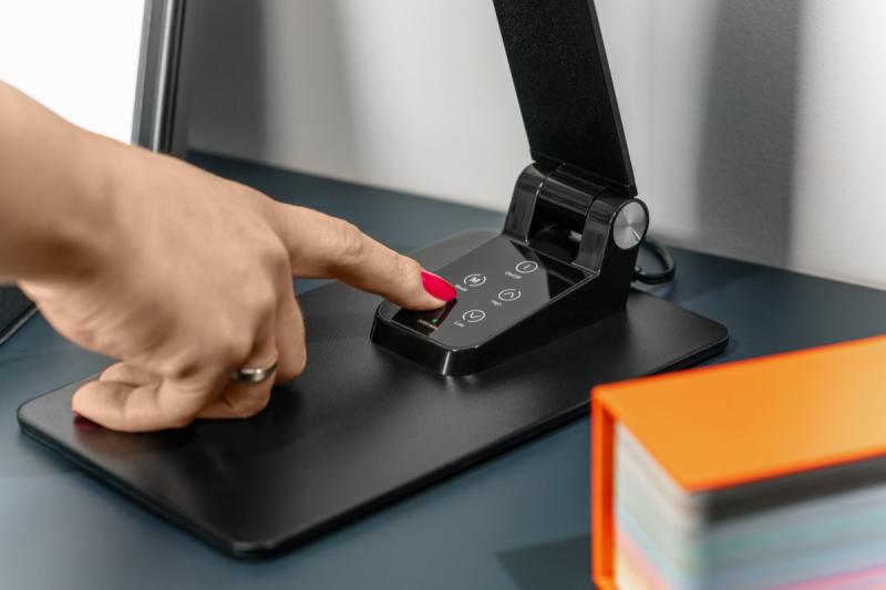 Dekoracyjna lampa biurkowa Loneos 12W 700lm AC220-240V 3-CCT 5-stopniowe ściemnianie RA>80 USB czarna 1208962502