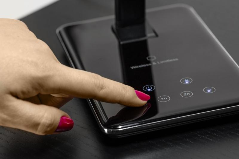 Dekoracyjna Lampka Biurkowa Tritton 6W 340lm AC220-240V 4-CCT Bezprzewodowe Ładowanie USB PF>0.5 RA>80 czarna 1208962518