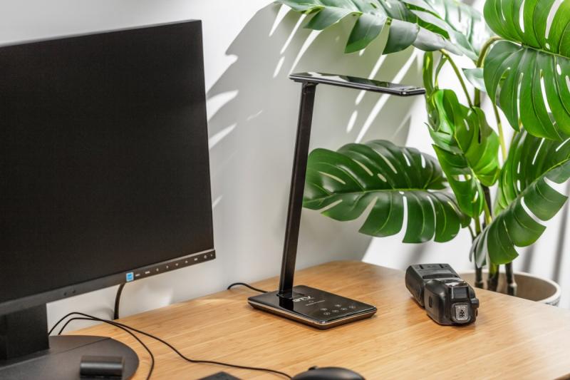 Dekoracyjna Lampka Biurkowa Tritton 6W 340lm AC220-240V 4-CCT Bezprzewodowe Ładowanie USB PF>0.5 RA>80 czarna 1208962518