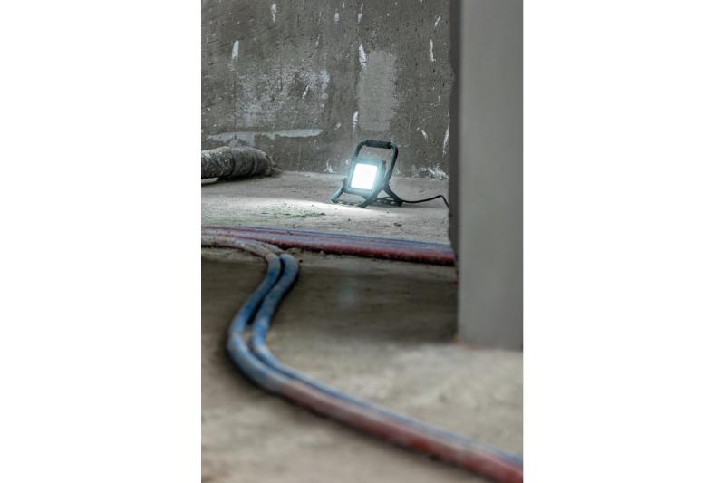 Reflektor LED iNEXT (przenośny) 30W 2400lm, PF>0,9, RA>80, IP65, 120°, 6400K, czarne ciało 1208962861