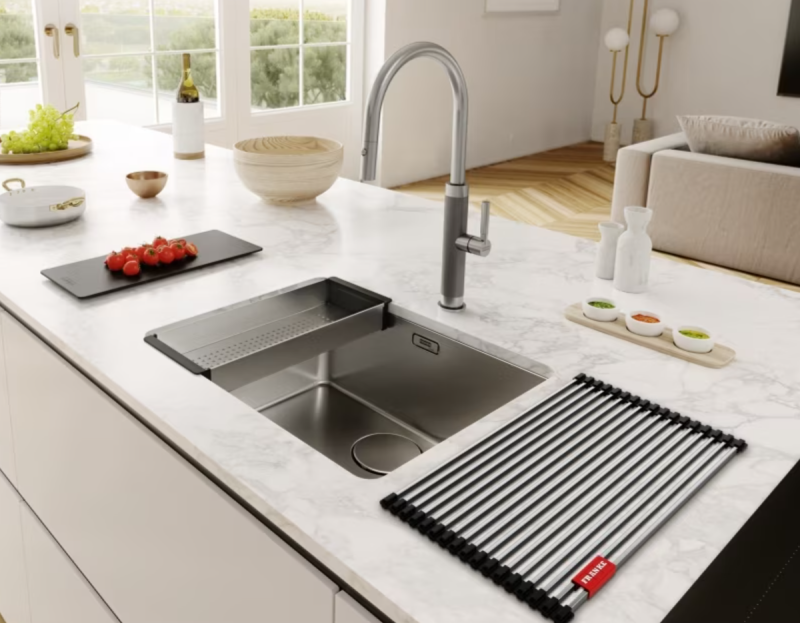 Franke Mythos Masterpiece Batería kuchenna z wylewką w kształcie litery J, wyciąganą głowicą prysznicową, w całości ze stali nierdzewnej 115.0711.554