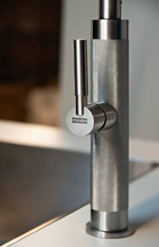 Franke Mythos Masterpiece Batería kuchenna z wylewką w kształcie litery J, wyciąganą głowicą prysznicową, w całości ze stali nierdzewnej 115.0711.554