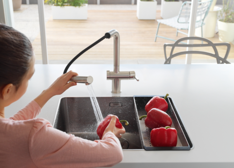 Franke Active Twist Jednouchwytowa Bateria w kolorze stali nierdzewnej z wyciąganą wylewką i zintegrowanym sterowaniem odpływem 115.0653.505