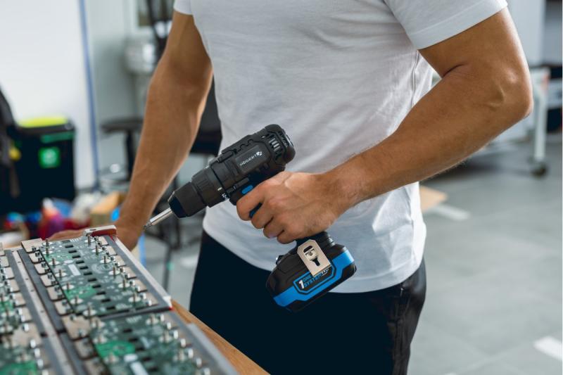 HÖGERT mocna wkrętarka akumulatorowa 18V do drewna i metalu.