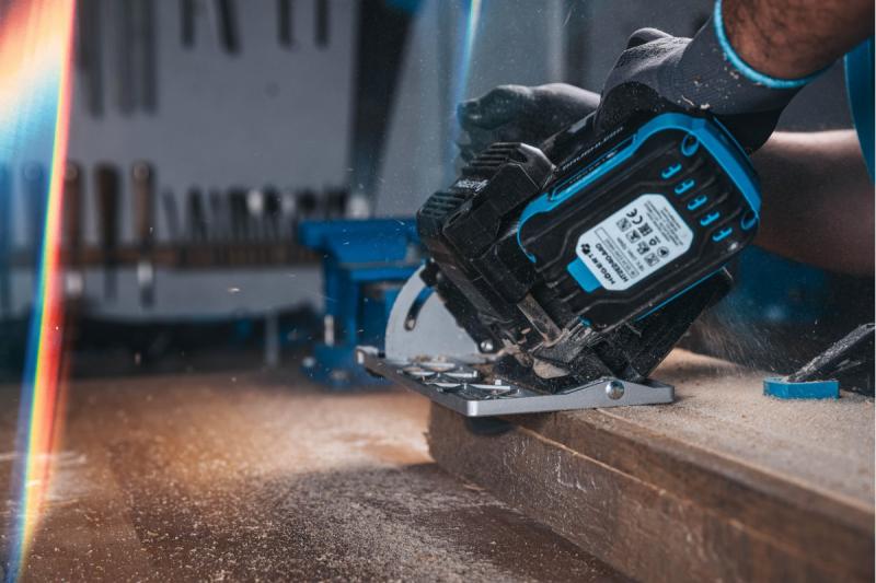 HÖGERT akumulatorowa pilarka tarczowa, 18V, bez akumulatora, złącze do odkurzacza