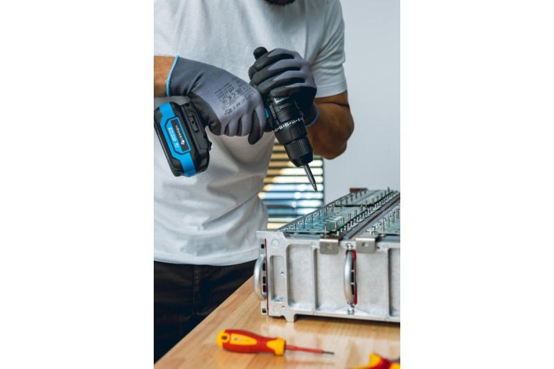 HÖGERT wiertarko-wkrętarka 18V, zestaw z akumulatorem, ładowarką, uchwytem bitów, magazynkiem wierteł.