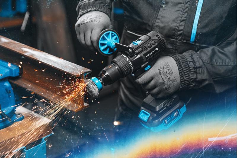 HÖGERT Accuschroevendraaierset zonder koolborstels, 18V, met bithouder, bitmagazijn, oplader en accu.