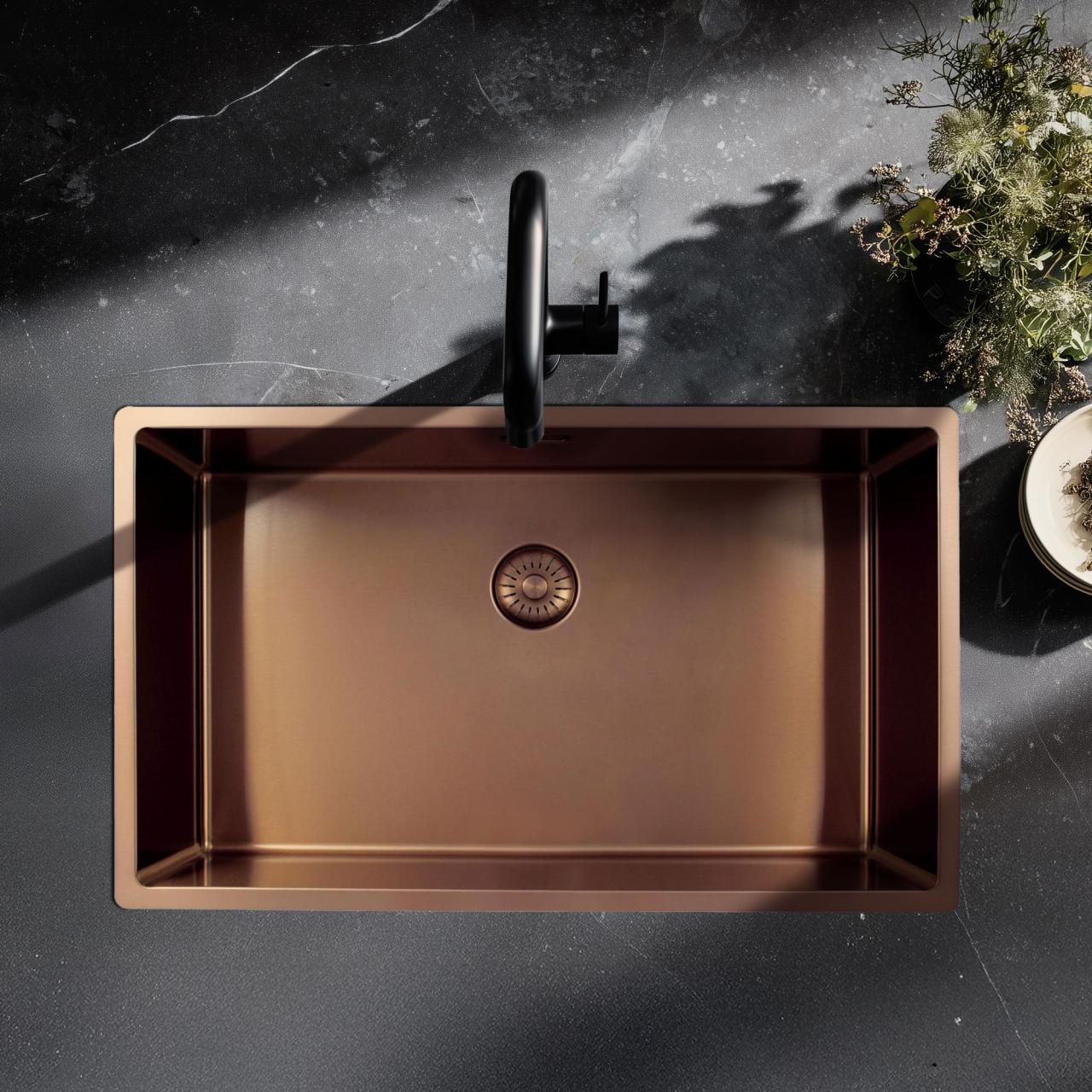 Pure.Sink Exclusivo duży miedziany zlew 70x40 cm, promień 10mm, montaż podblatowy, równoległy i górny PEX7040-62