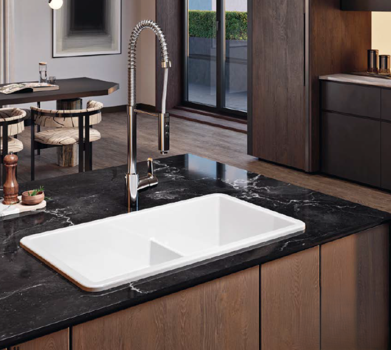 Ausmann Ceramic Ember Ceramiczny Biały Półtorej Zlewozmywak do Montażu Na Górze i Montażu Pod Spodem 733 x 401 mm z Czarnymi Korkami 1208971521