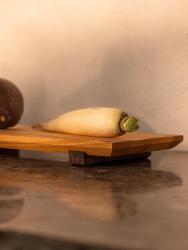Woodsea Sushi S - Deska do sushi z drewna jesionowego z nóżkami z orzecha o wymiarach 30x12 cm 1208971584