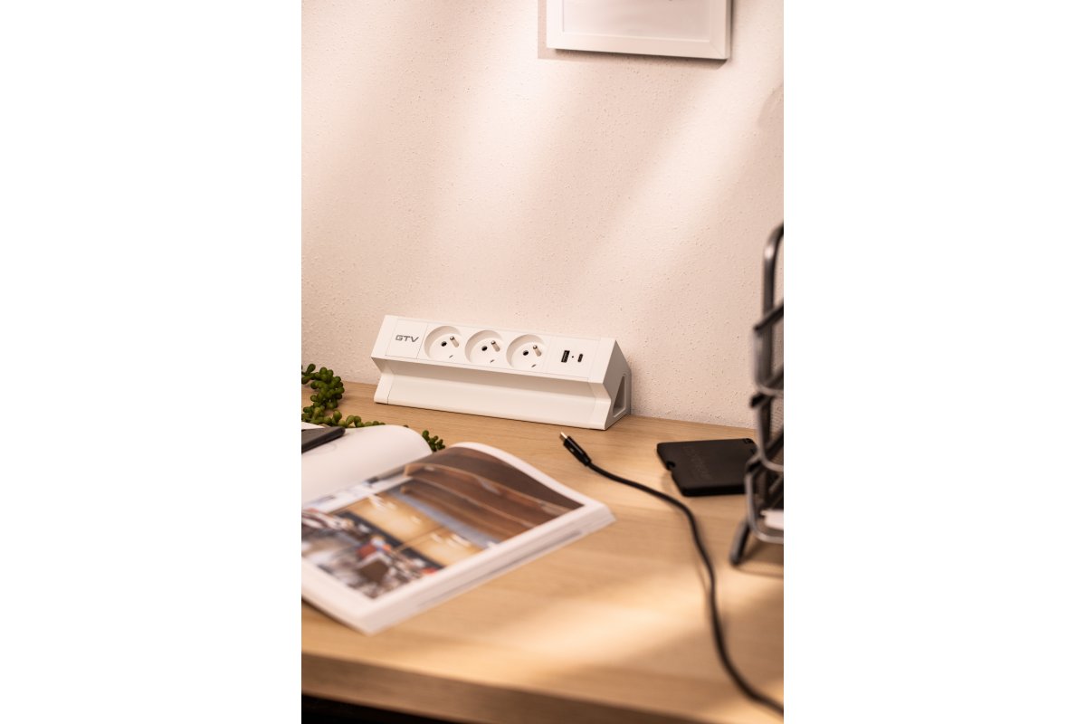 Gniazdo meblowe Basco, 3 x gniazdo z uziemieniem, USB A+C, kabel 1,5 m, białe z montażem