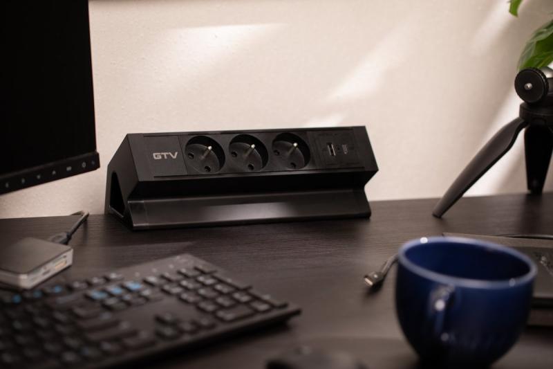 Gniazdo meblowe Basco, 3 x gniazdo z uziemieniem, USB A+C, kabel 1,5 m, czarne z montażem