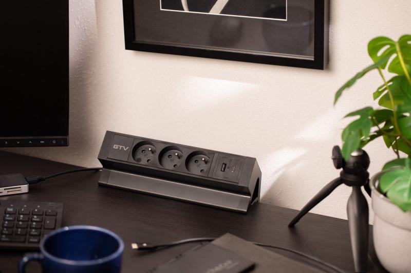 Gniazdo meblowe Basco, 3 x gniazdo z uziemieniem, USB A+C, kabel 1,5 m, czarne z montażem