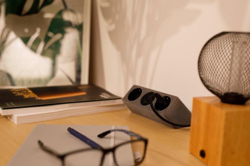 Gniazdo meblowe SOFITO, 2xSCHUKO, USB A+C, kabel 1,5 m, szary flock