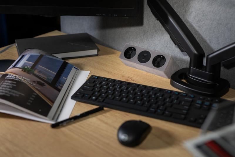 Gniazdo meblowe SOFITO, 2xSCHUKO, USB A+C, kabel 1,5 m, szary flock