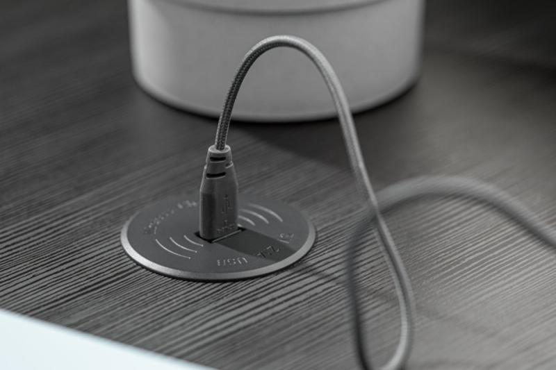 Bezprzewodowe urządzenie ładujące z szybkim ładowaniem, wpuszczane, czarne